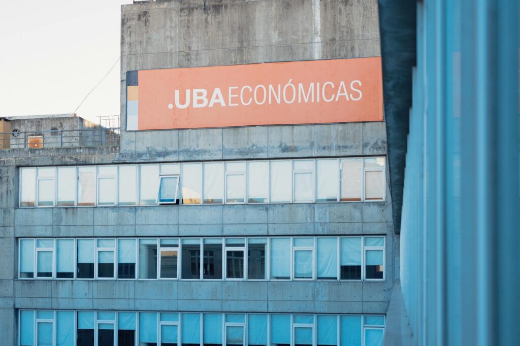 Mejores plataformas para másteres online en universidad con inglés 1 pexels photo 37770833 2