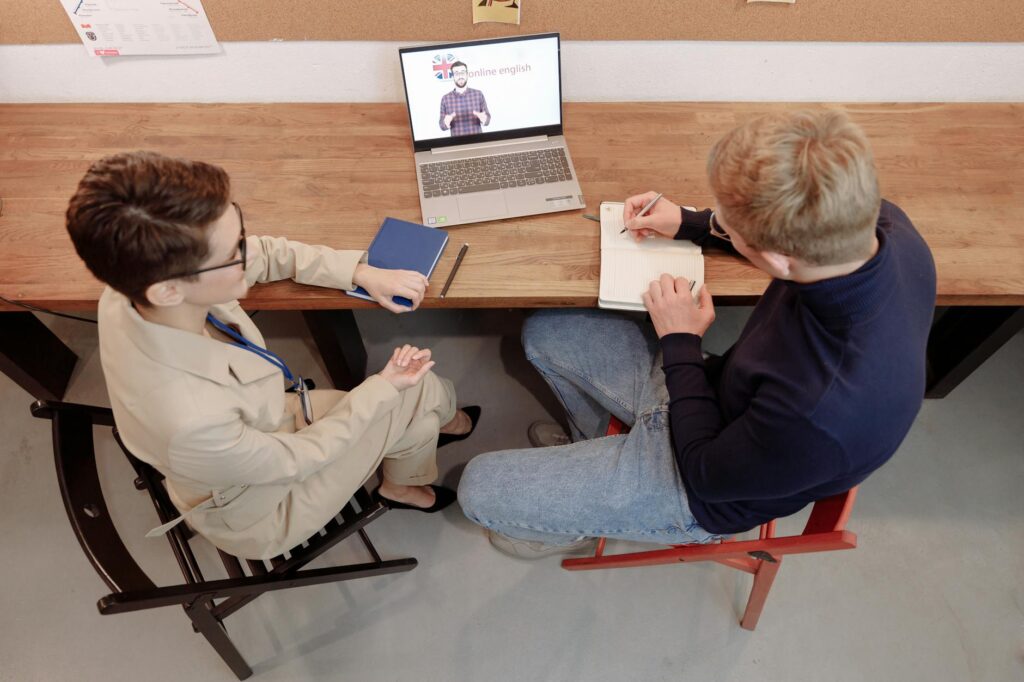 Estudiar online un máster en inglés: beneficios y costos reales 1 pexels photo 5649522