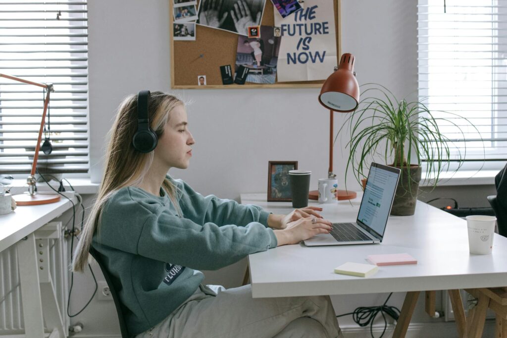 Mejores opciones de estudiar online con requisitos en desarrollo académico 1 pexels photo 7213107